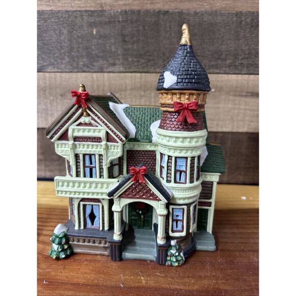 Santa's Workbench Collection - Talbot Place - Towne Series 479-2602 - Christmas - Picture 1 of 6